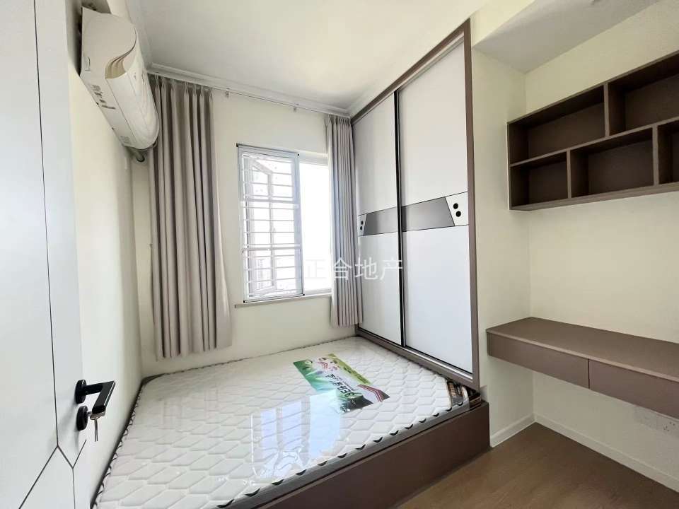 降价了，城南，森林国际，电梯好楼层，精装三房二卫，下楼就是新二中二小，老证，一天未住