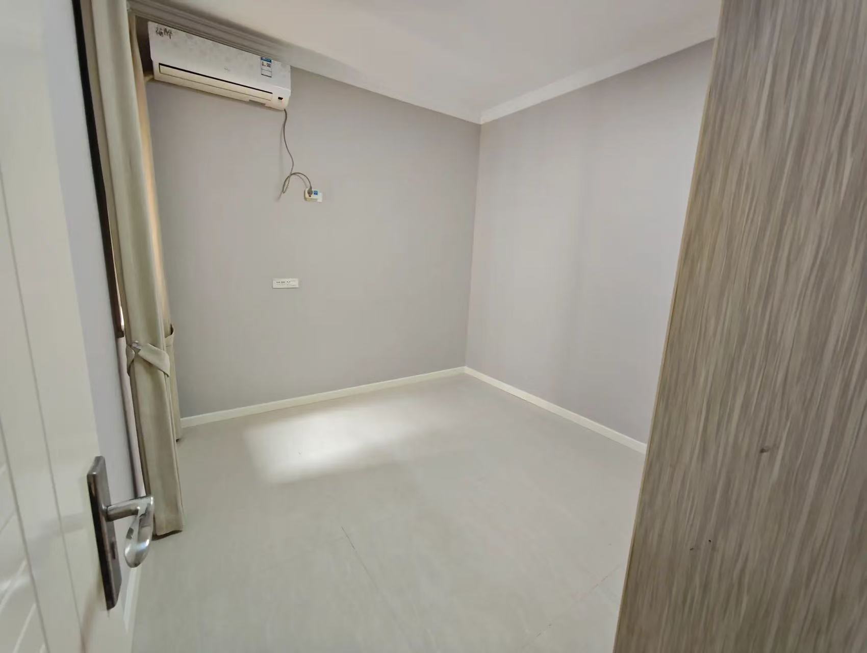 捡漏。满庭春，精装三房，供暖房，小高层，好楼层，证满二