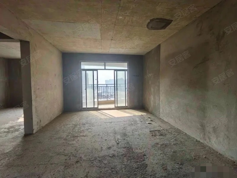 业主急售，新城壹号五期，毛坯大四房，赠送面积多，单价4500