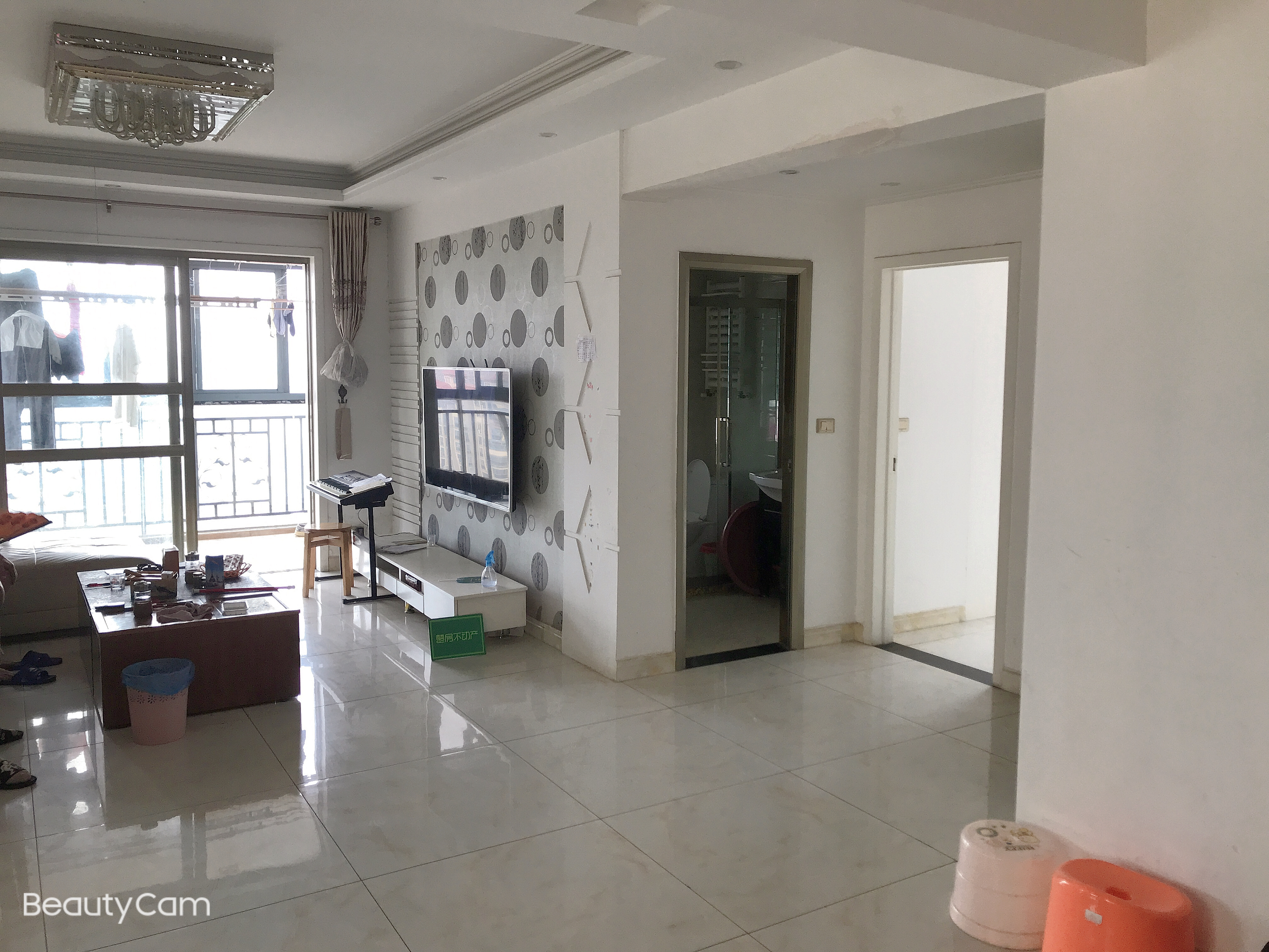 绿地华庭香格里拉 电梯中层 三面采光 视野很好 看房方便