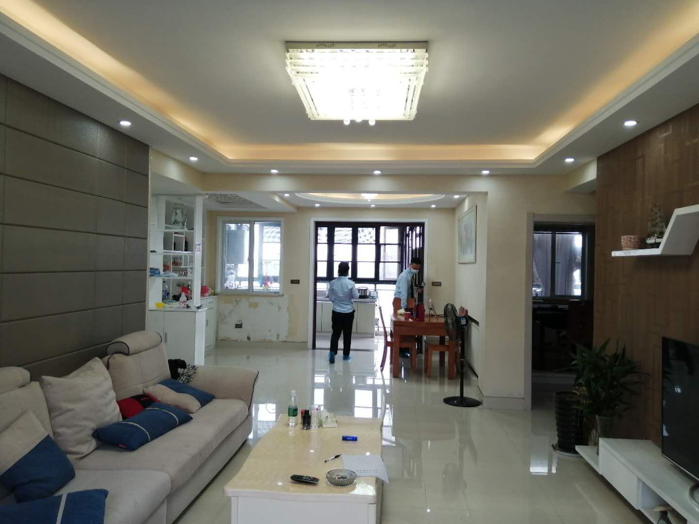 紫禁城精装大三房，客厅餐厅也超大，电梯好楼层