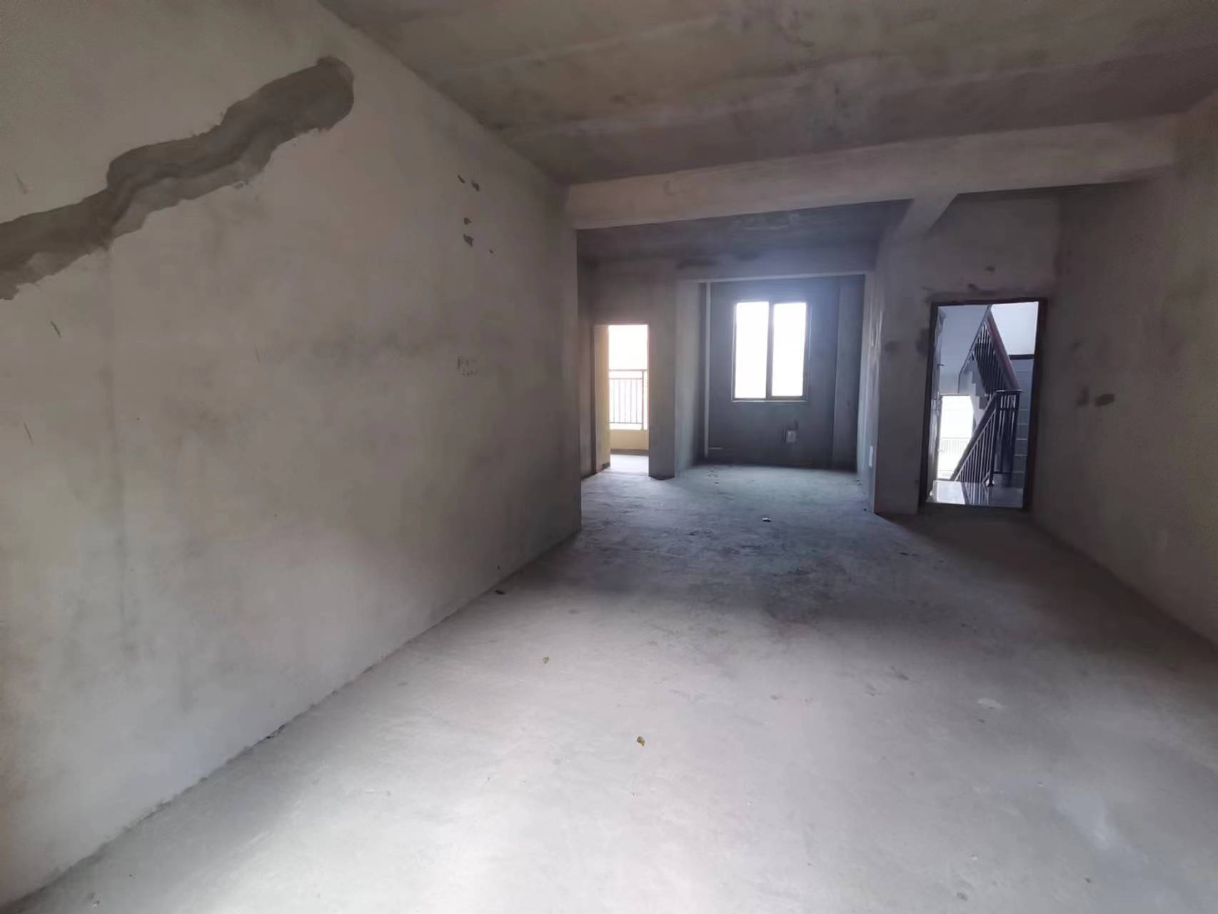 绿地香格里拉.步梯小洋房.南北通透双阳台.看房方便