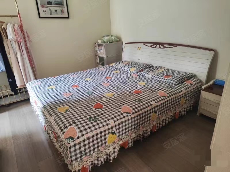 153，急售，沔阳公园旁，城南,，城市丽景，湖景房，精装大三房，9成新，7楼，证满二