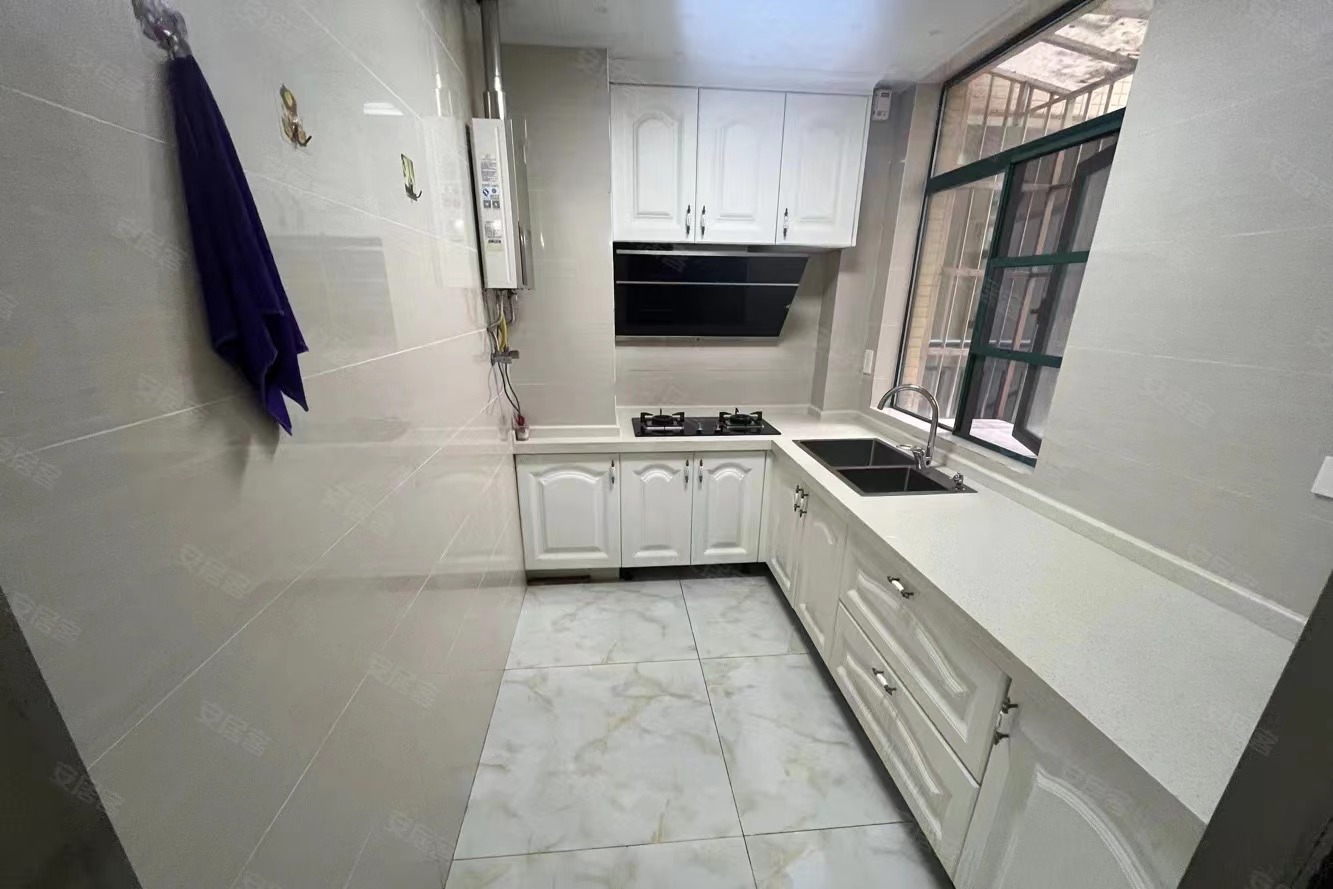 79，降价了，新城一号带大露台，精装大三房边户，单价只要5900，速度来捡漏