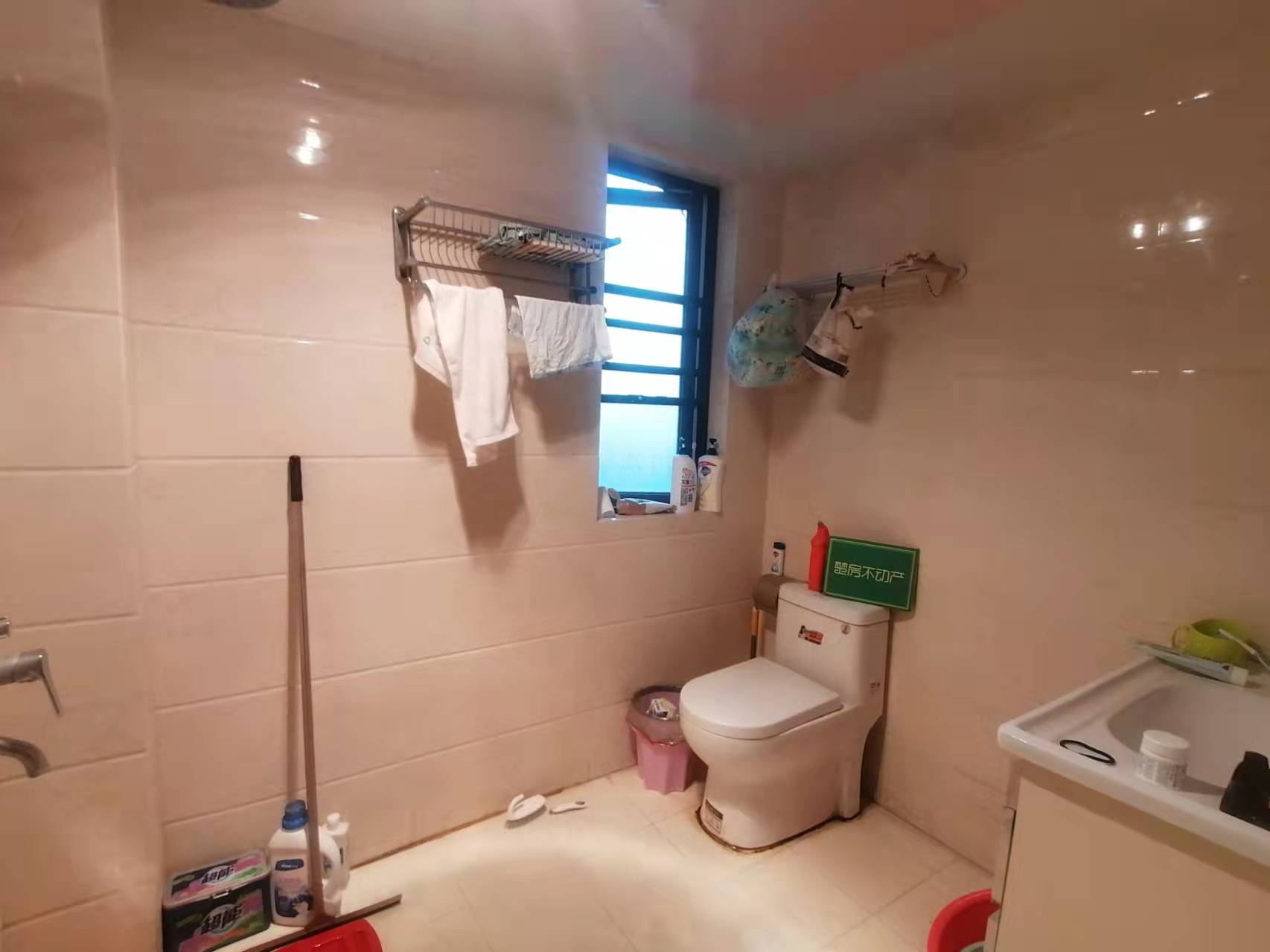 御台公馆精装修小三房证满2年家具家电留下采光超好价格可谈