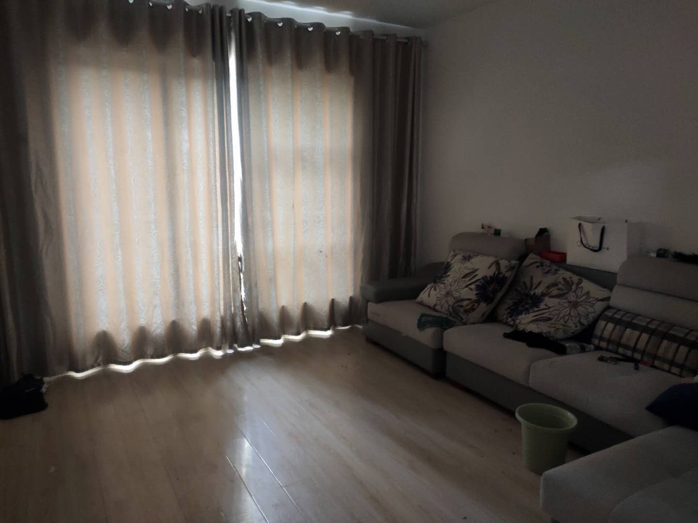 绿地尚城联排别墅边户户型基本属于毛坯买来自己想怎么装修都行业主诚心出售