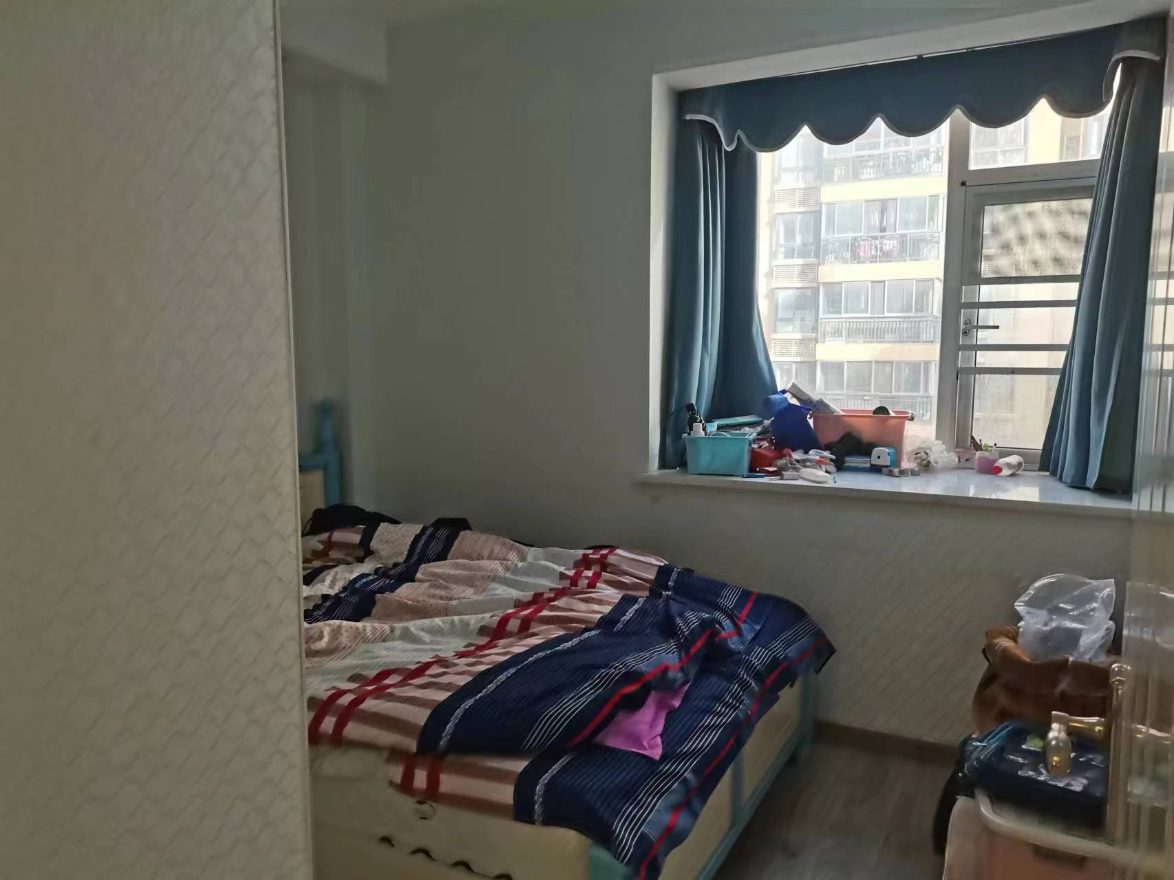 中央华府.精装三房.中间楼层.