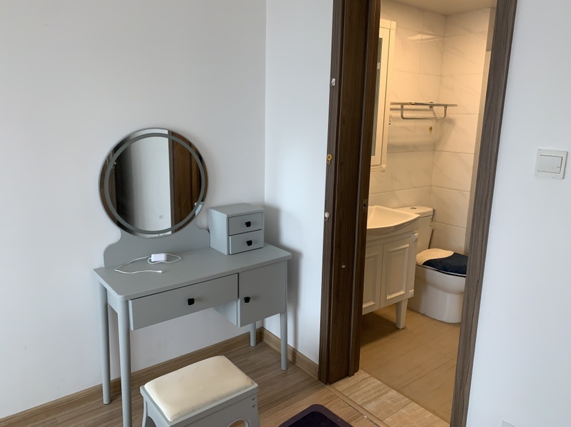 城南，碧桂园，精装三房，好楼层，带家具家电拎包入住！证满二