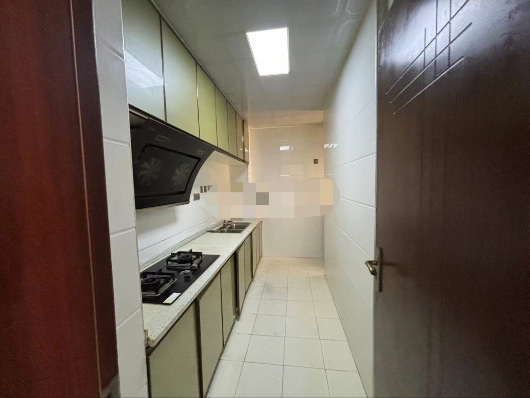 163，急售,​一中对面，翰林公馆，​精装三房，单价4200，总价40万，老证，送大露台