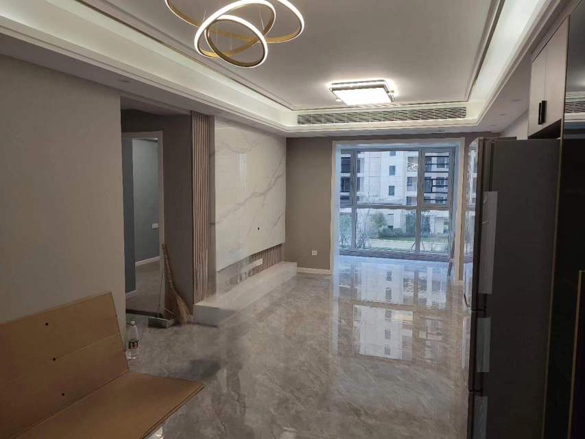 新二中旁翡冷翠全新装修一天未住