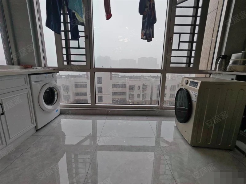 城南，沔阳公馆，精装大三房，电梯好楼层20楼，东边户，装修9.9成新，证满二