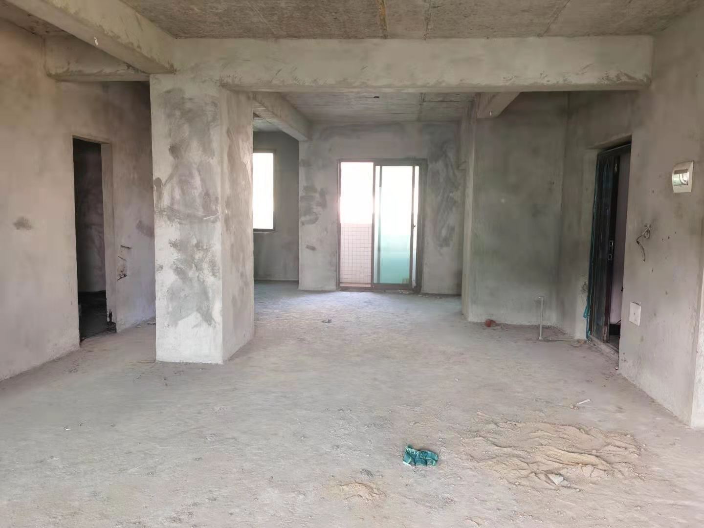 锦绣龙城   毛坯三房  楼层好  采光好  看房方便