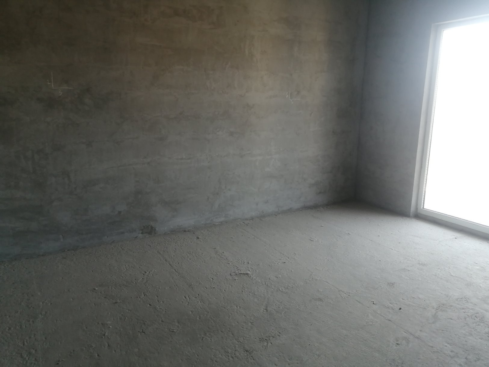 满庭春毛坯大四房三阳台湖景房有钥匙看房方便