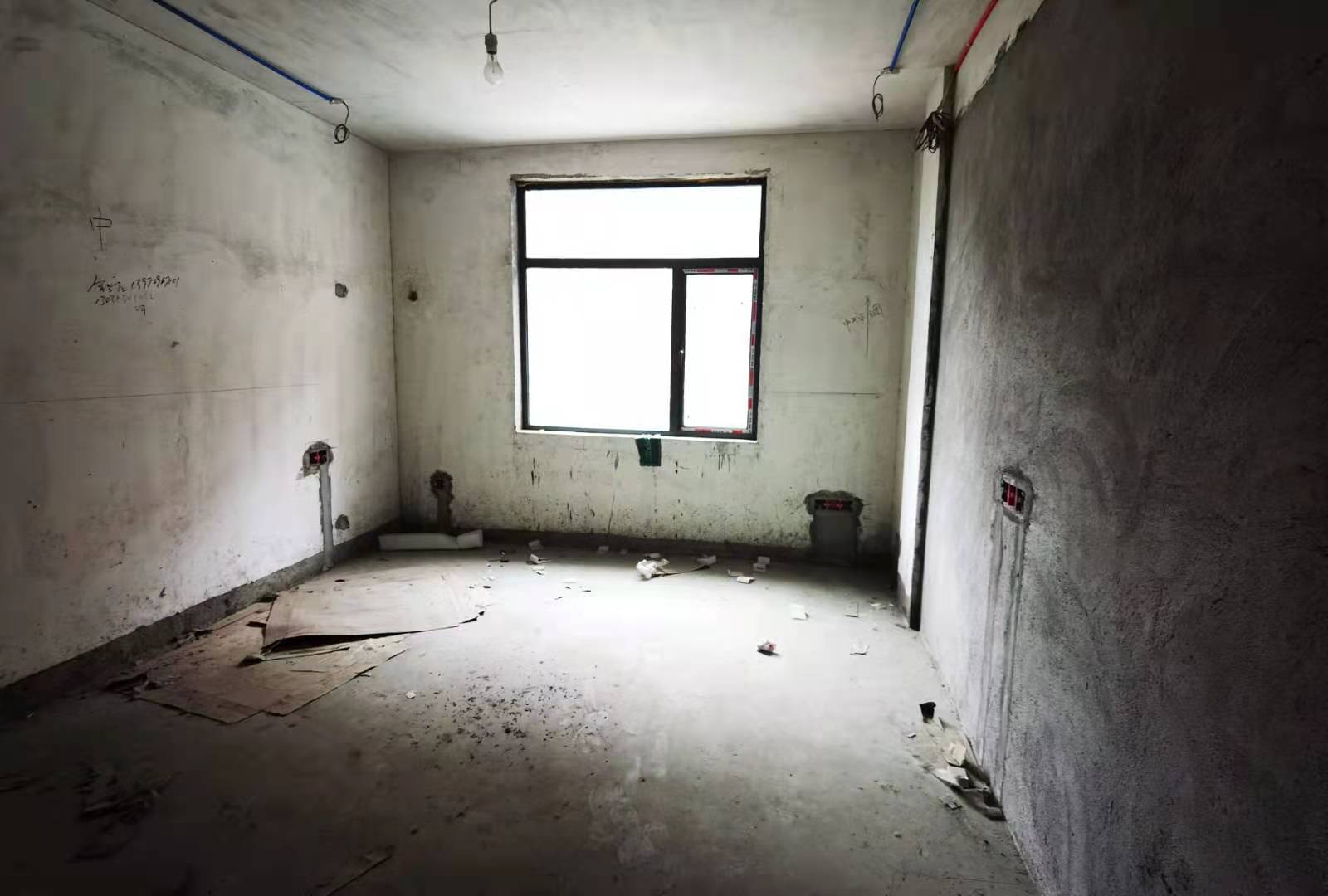 党校宿舍清水毛坯简单装修了哈有院子停车住起来又安静外观也新