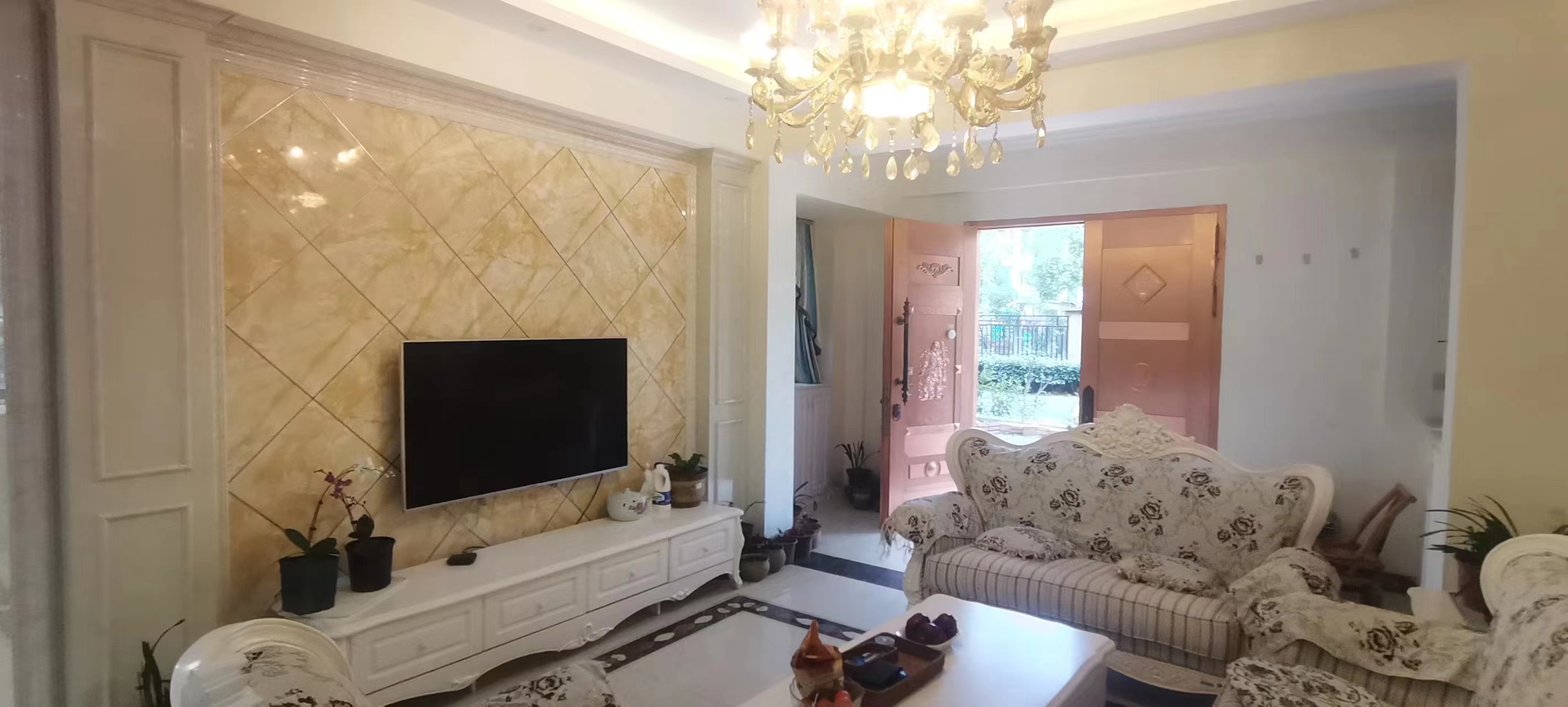 上林仙苑.精装三房.带200平的院子可以种花种菜.看房方便