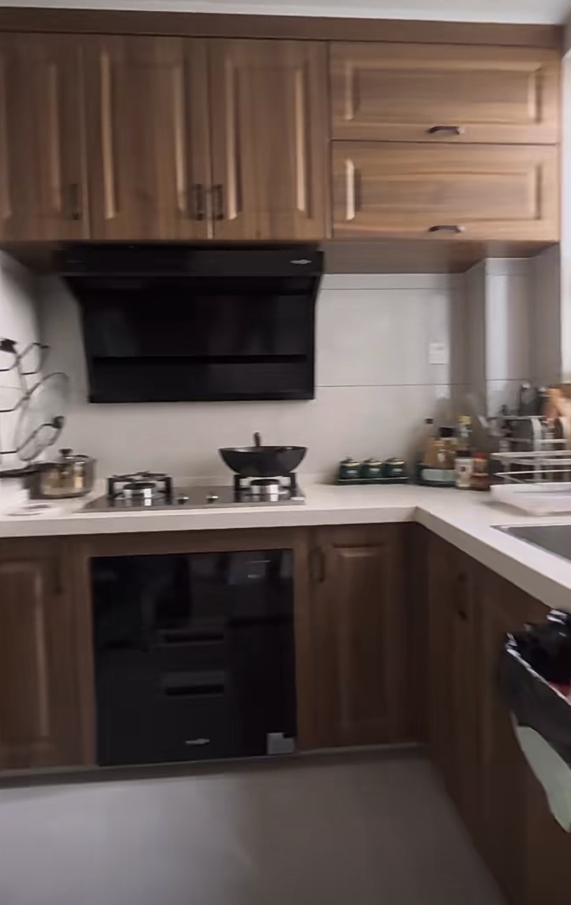 418，满庭春六期，边户，单价4500，全屋实木家具，9成新装修，证满二