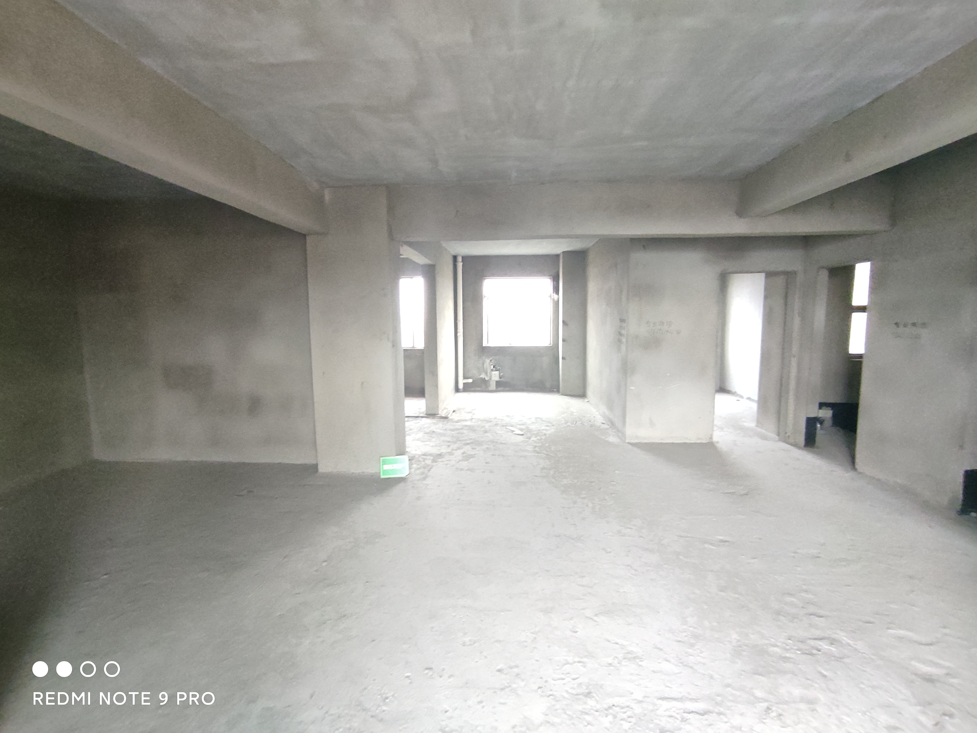 元泰未来城东边一梯两户 毛坯大三房 一线湖景  南北通透 带超大露台和入户花园