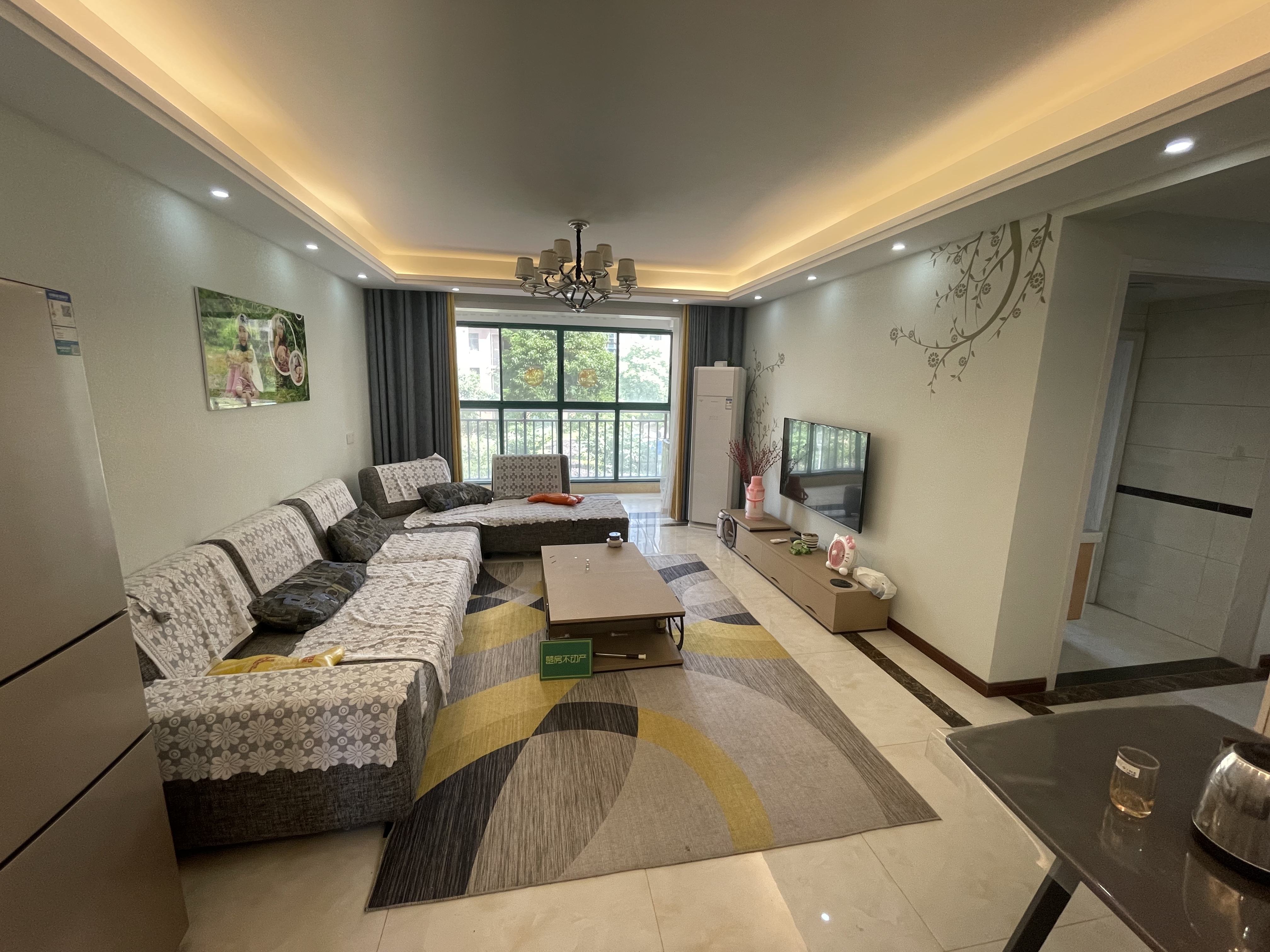 新城一号五期带装修采光好看房联系三房两卫带车位一起