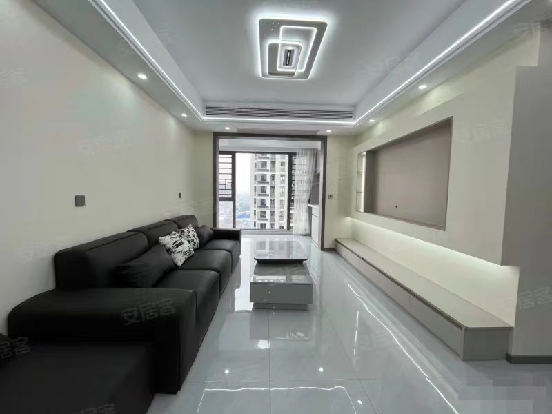 风和日丽，精装三房两卫 ，实验五小 风和三中 ，全新装修 ，送车位 ，好楼层，证满二