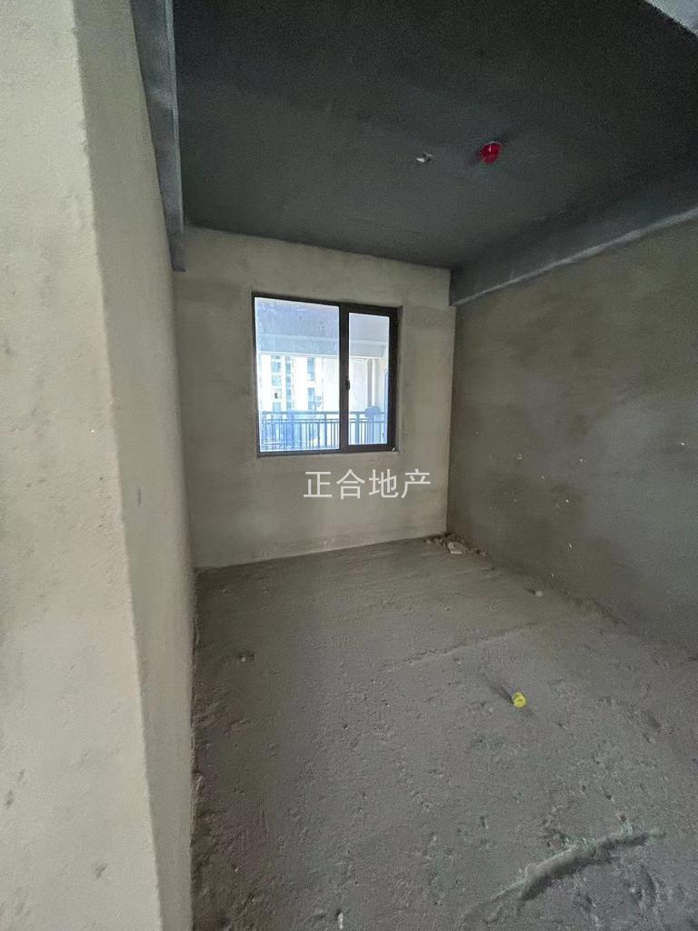 捡漏，房东亏本出，吾悦旁，现房，荣怀，单价4800,户型方正，5楼