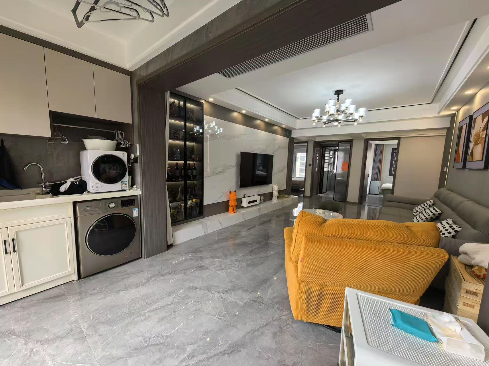 亏本出，城南，元泰未来城B2区，精装三房，成色新，中间好楼层，证满二