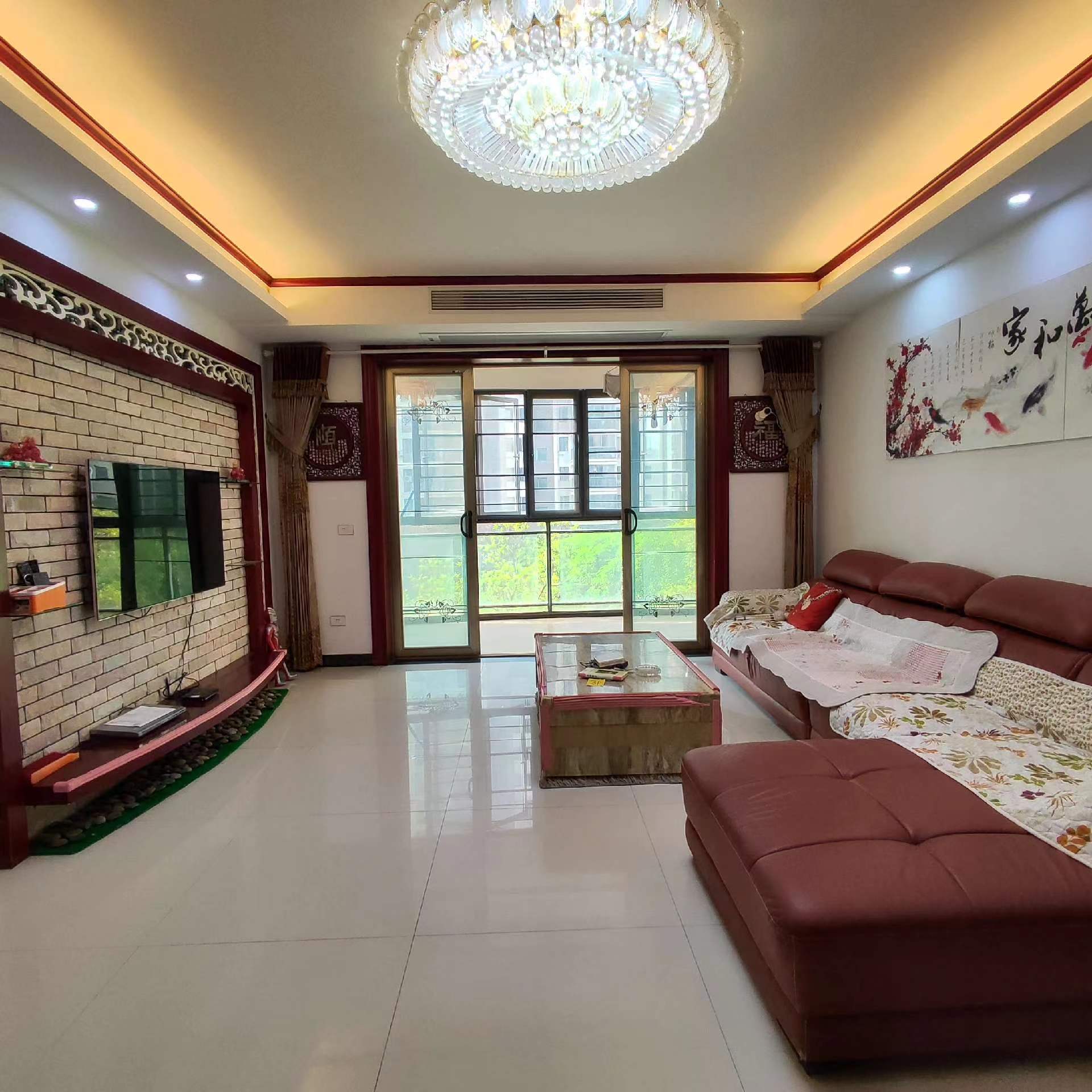 中央华府.精装四房.房子成色新.下楼就是學笑.看房方便