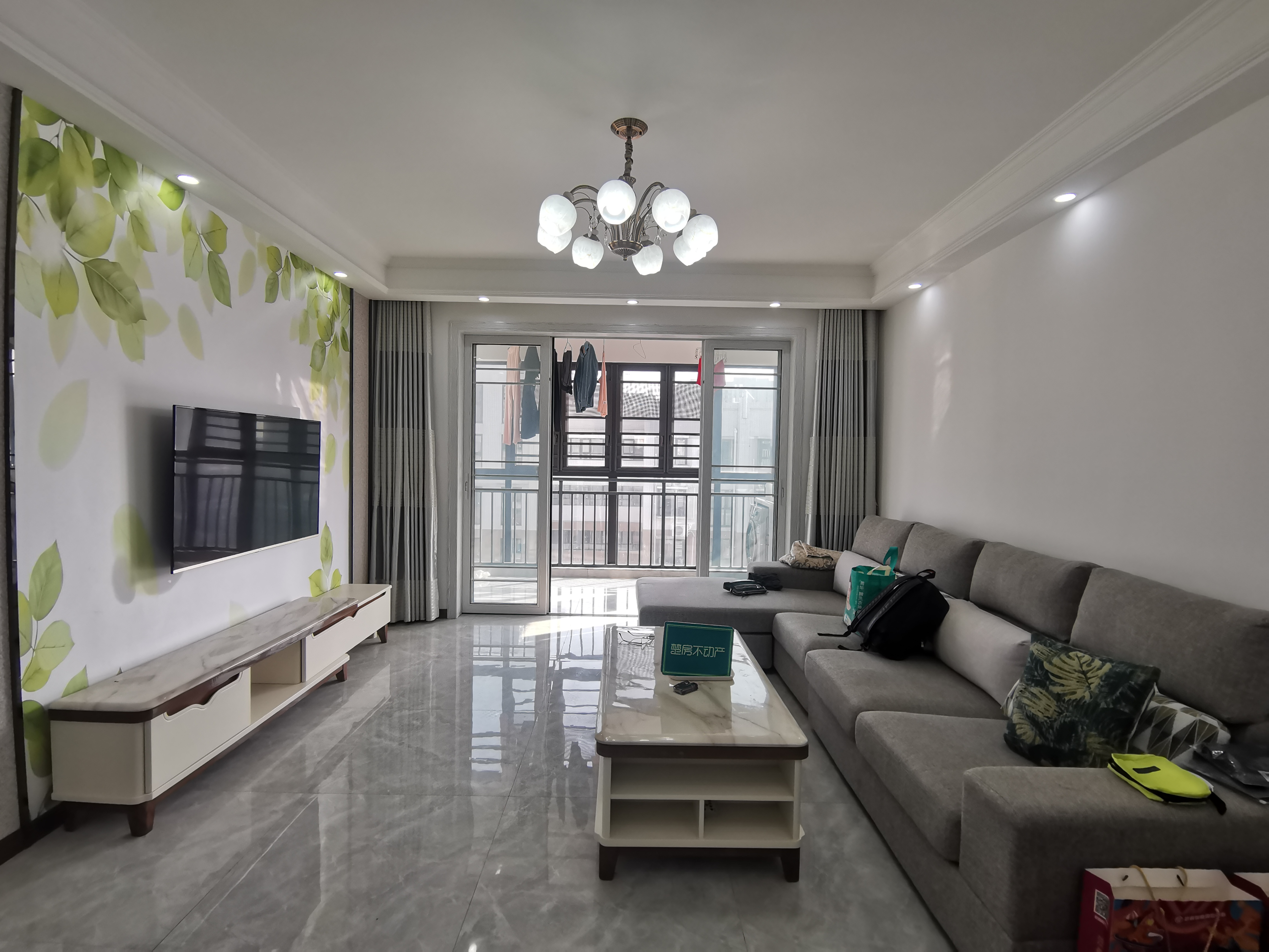 沔阳公馆精装三房两卫，视野采光好，全新装修拎包入住！