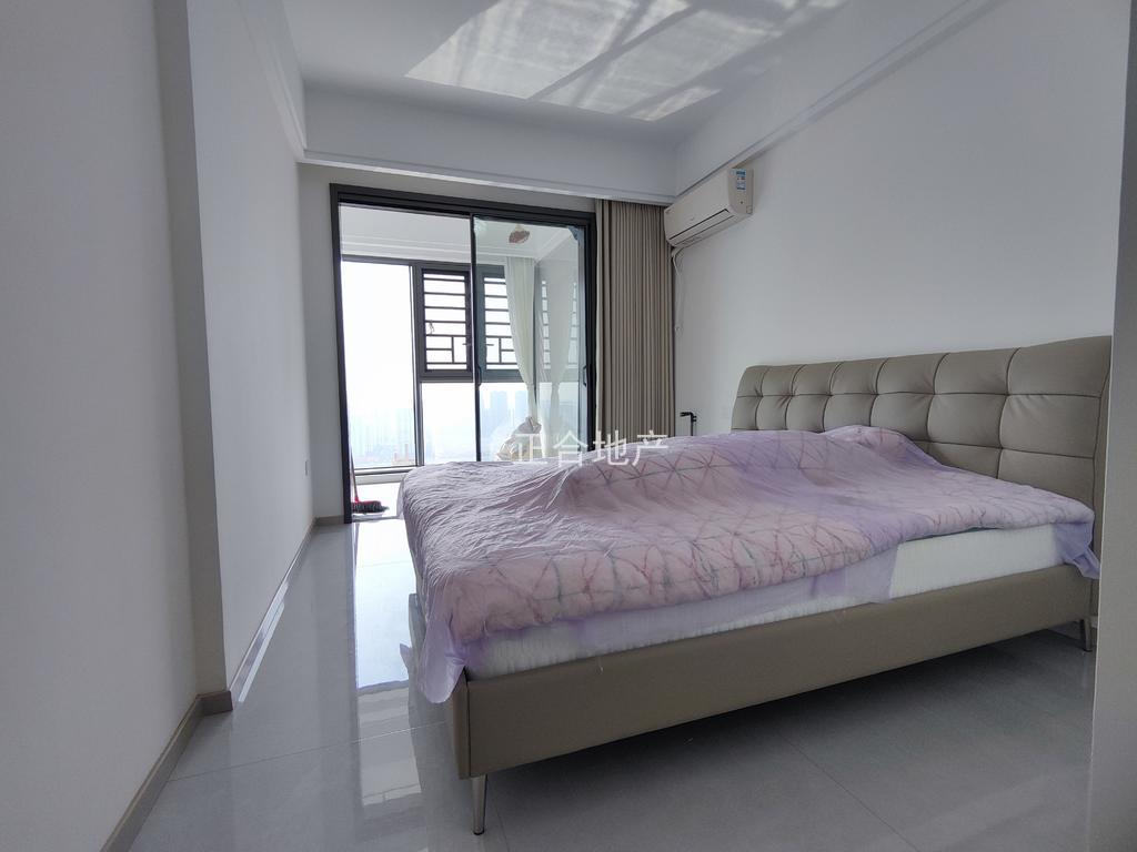 捡漏，亏本出售，南国明珠，精装大四房，单价6000，全新装修，满二​