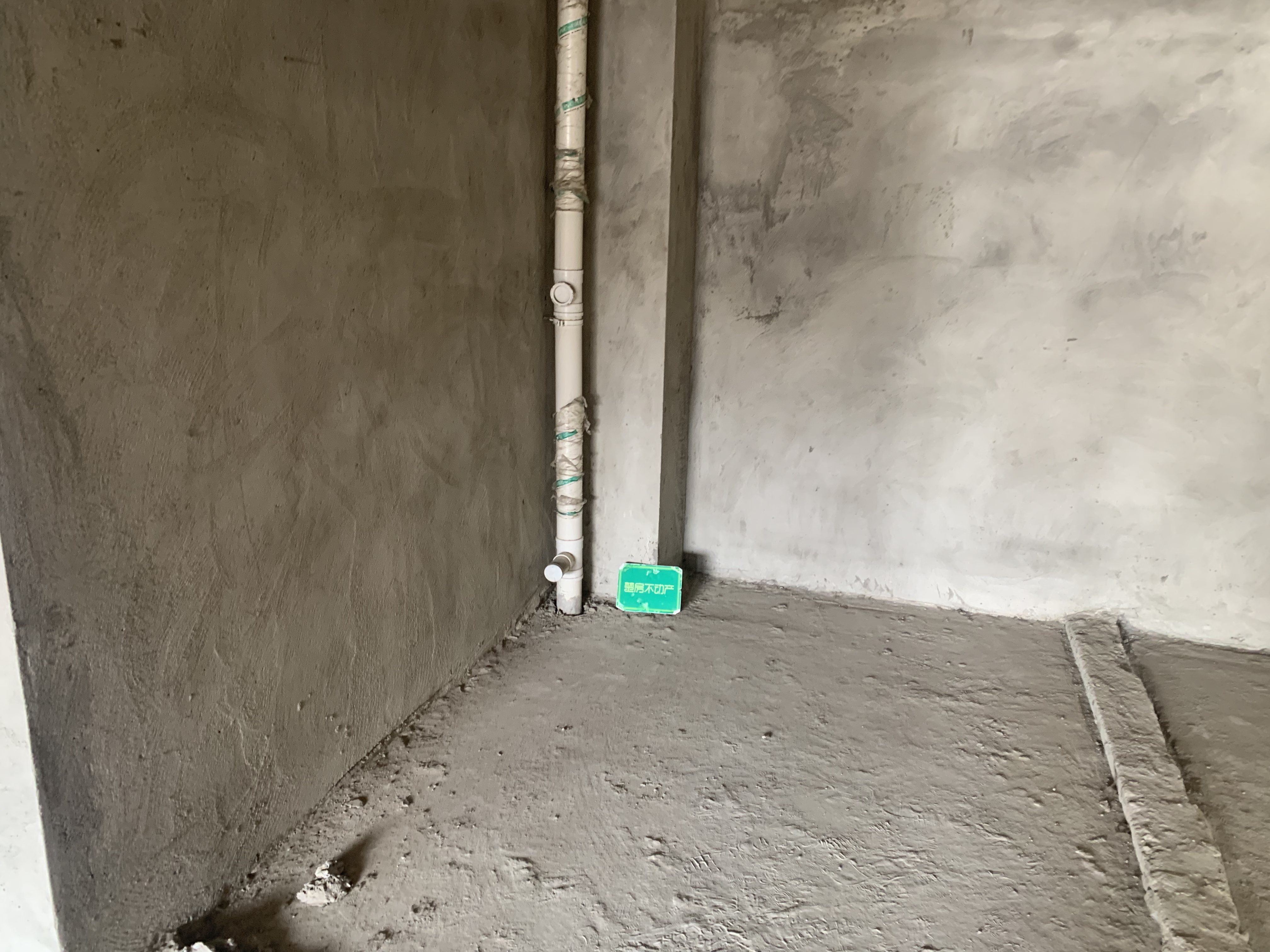 元泰清华园毛坯大三房送45个平方可以做复式楼上面可以做两间房