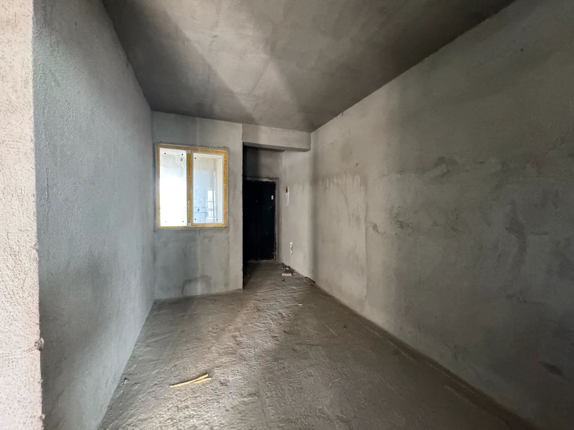 朝阳xiao学对面，朝阳丽景，毛坯小两房，好楼层，双书包房，证满二