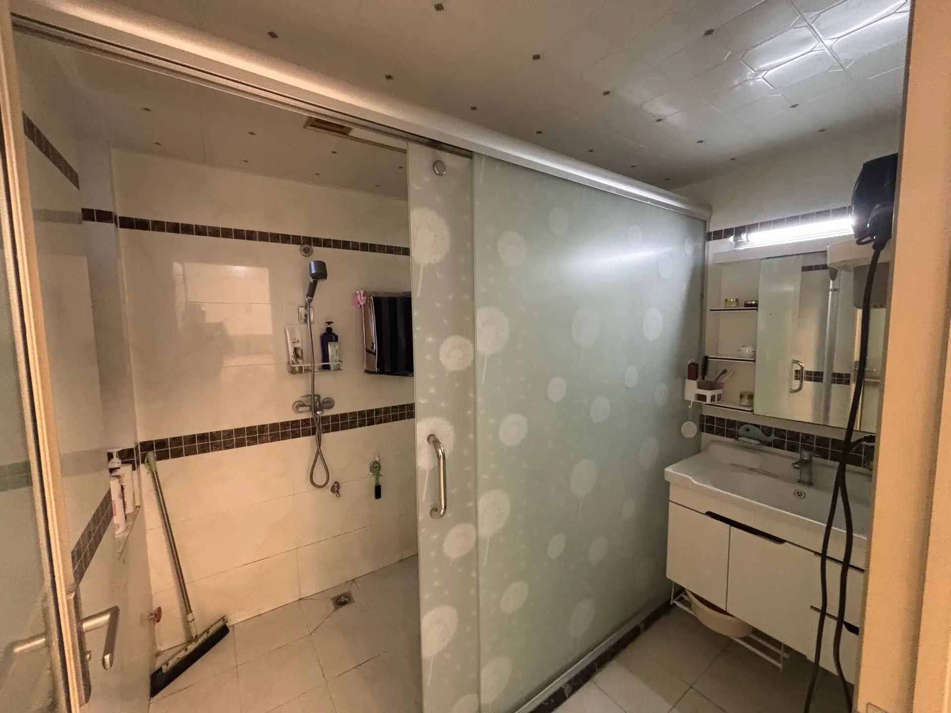 捡漏，步梯三楼，精装大两房，拎包入住总嫁18.8个，证满二