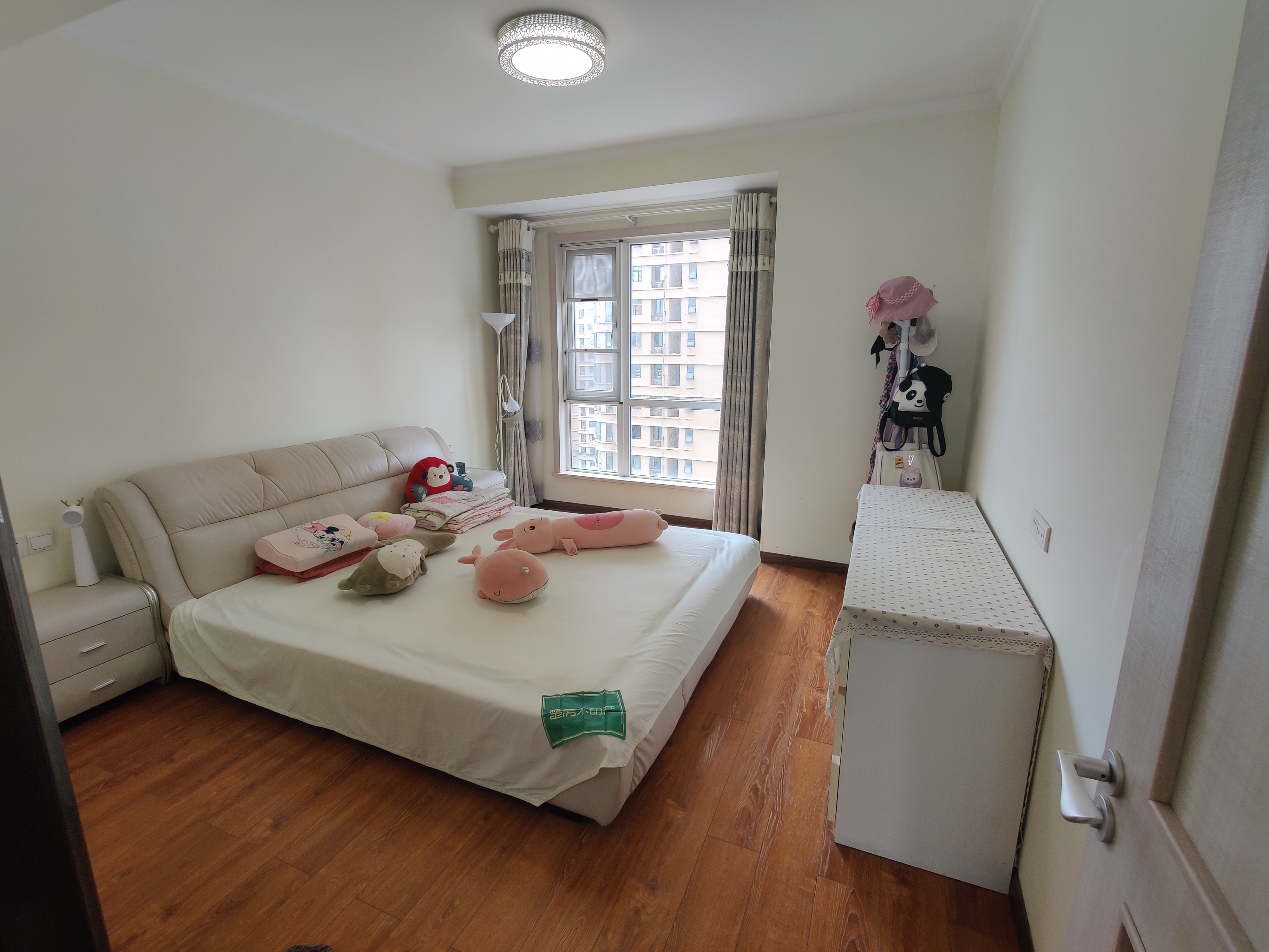 公园世家新八中附近精装三房房东急卖证件在手上随过户看房方便