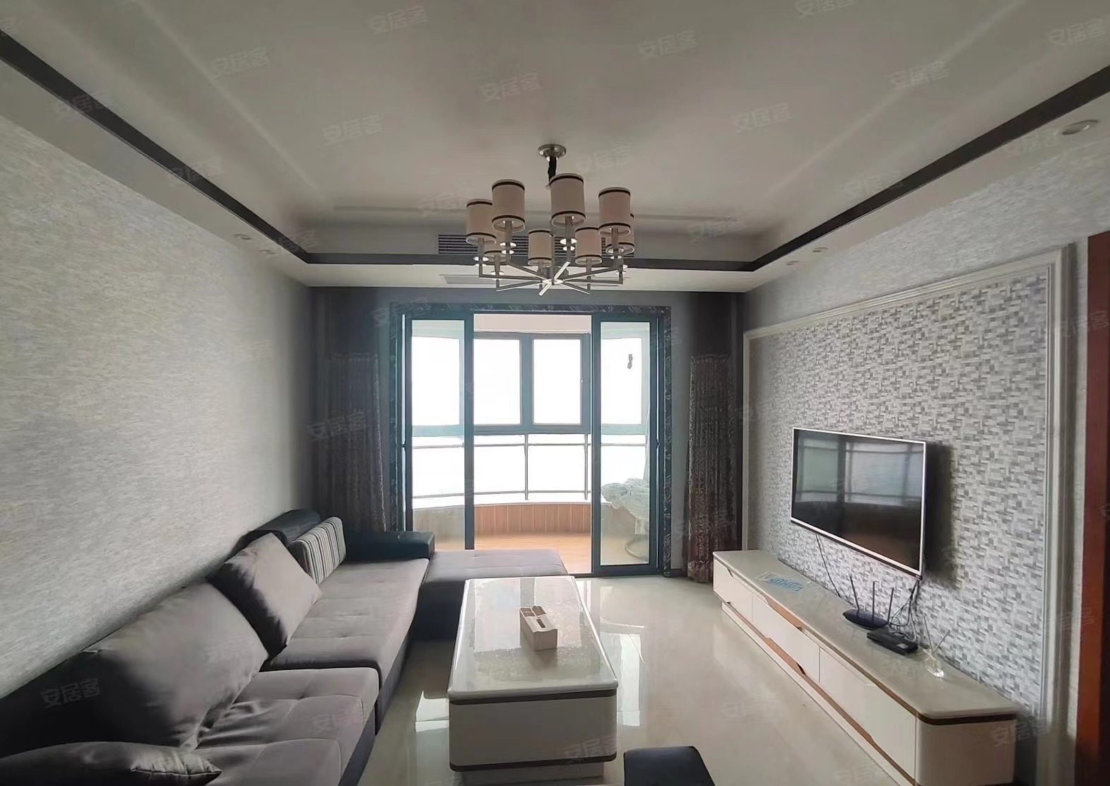 61，业主降价急售，精装三房，电梯中间楼层，单价5900，证满二