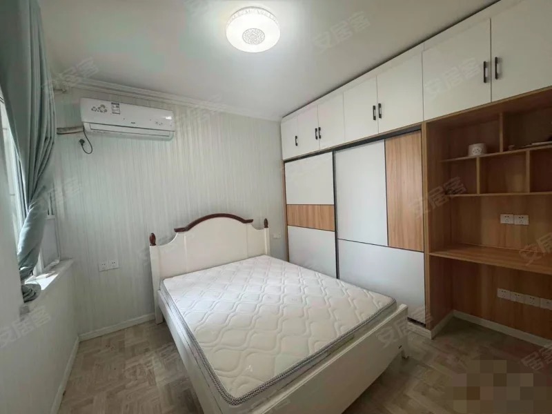 城东，一中旁，精装3房，电梯小高层，中间楼层，装修成色9.9成新