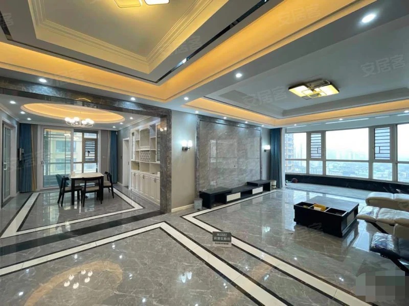 急售，御台公馆，大平层，精装大四房，拎包入住，诚心出售