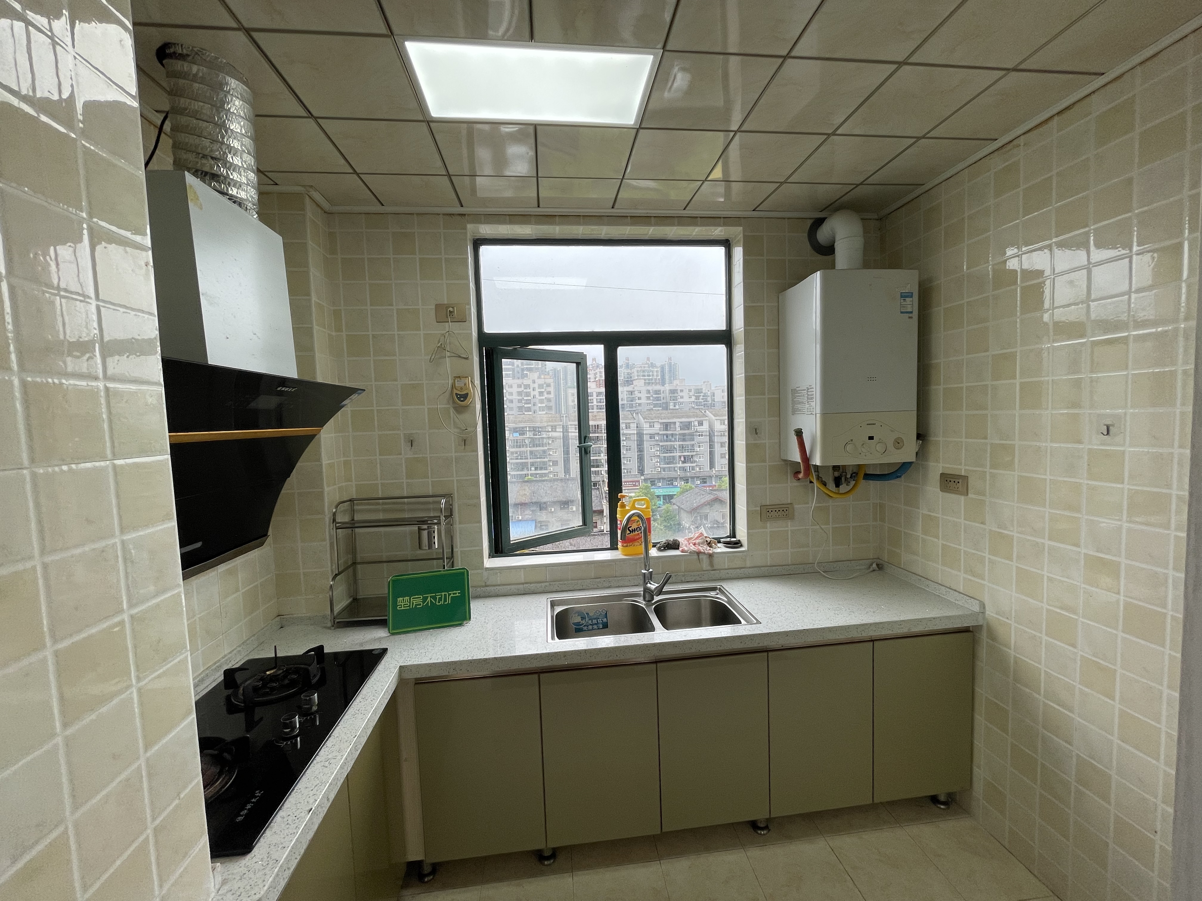 实验叁晓门口，新城一号，精装三房，南北通透，证件满二，成色新，看房方便