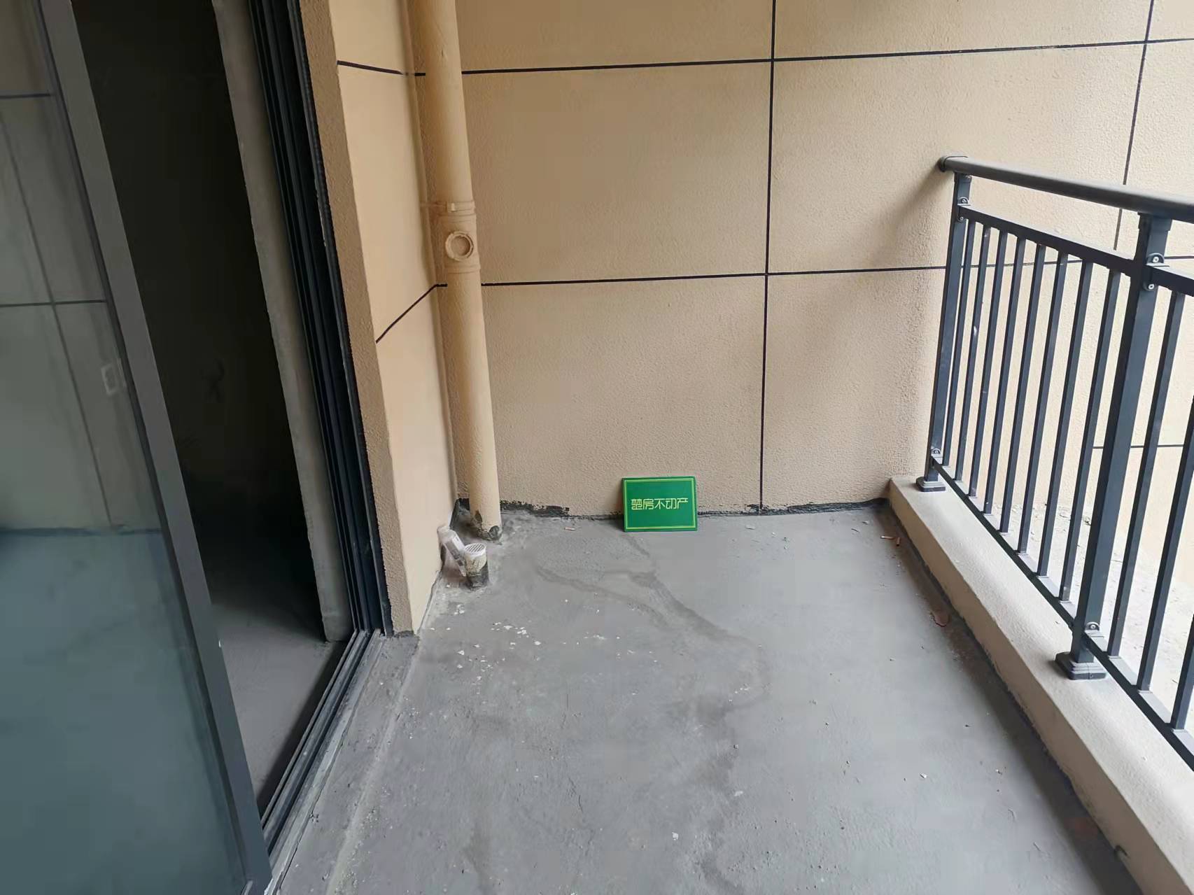 翡冷翠毛坯大三房南北双阳台户型方正中高楼层视野采光好诚心出售看房方便