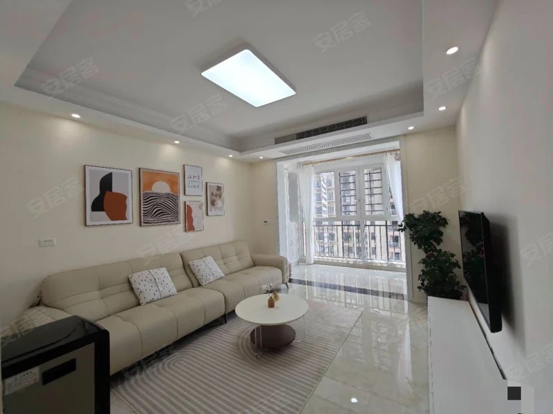 老三中旁，康湾一品，精装三房，单价5千多点，电梯中层，成色新