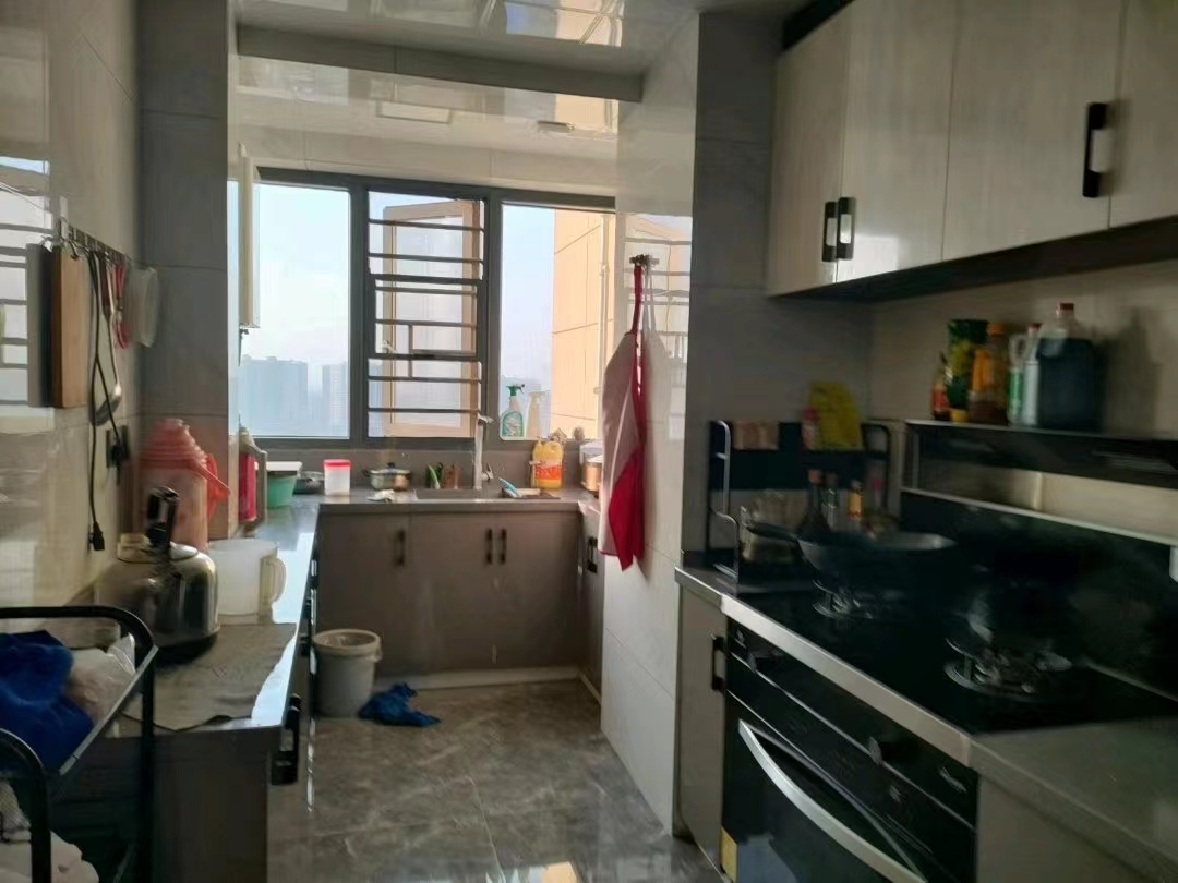 御湖世家精装三房中间楼层送车位看房约