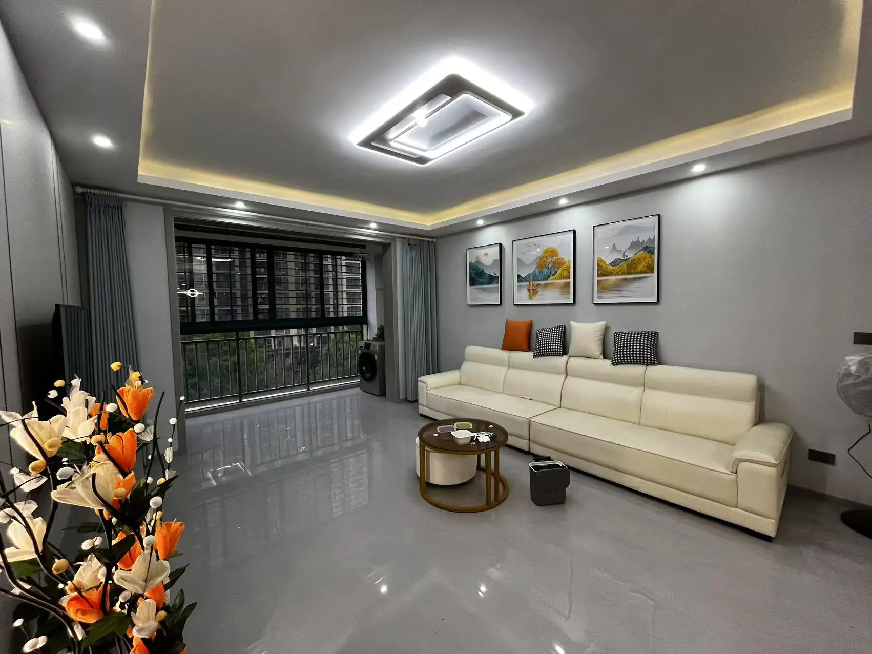 新城壹号3室2厅2卫 全新精装修 中间楼层 65万优价出售！