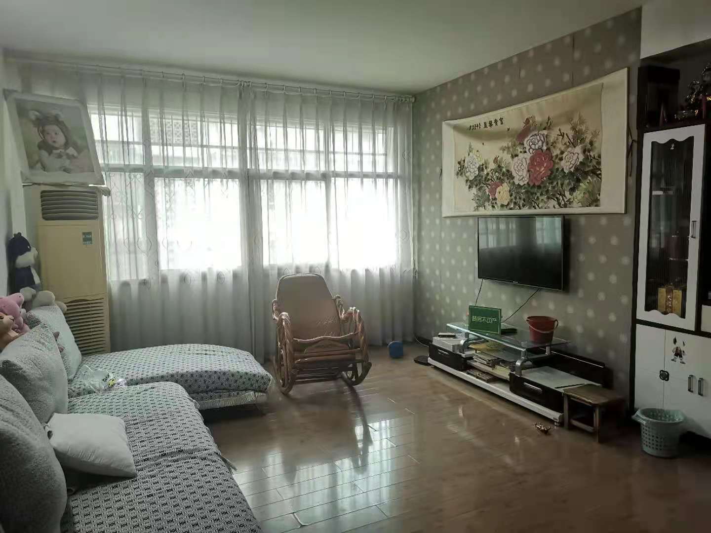 城中芯富景小区大三房，紧邻沔小，地段超好！直接拎包入住。