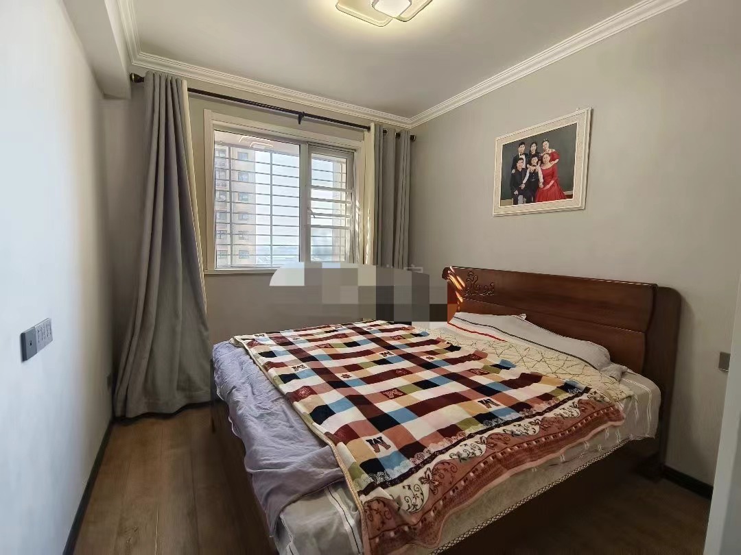 96，房东诚意出售，满庭春，精装四房，看中价格可谈，中间好楼层