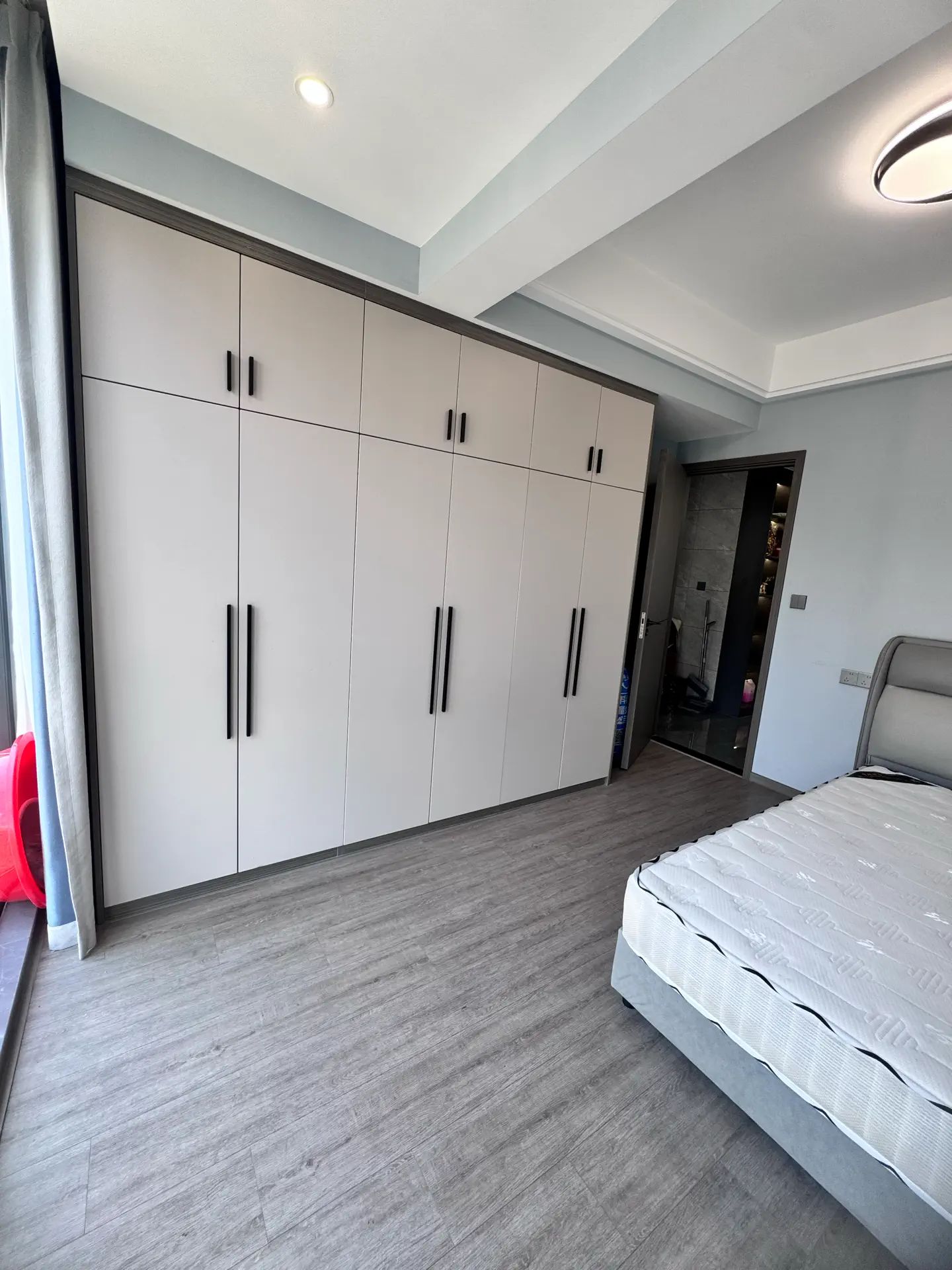 降价了，亏本出售，城南，元泰未来城C区，9.9成新，边户，精装三房两卫，诚心出售