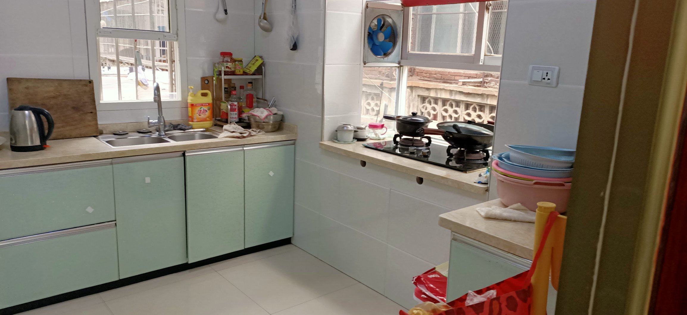 老三中巷子民政局宿舍96平，赠送了24平，四房两厅两卫双阳