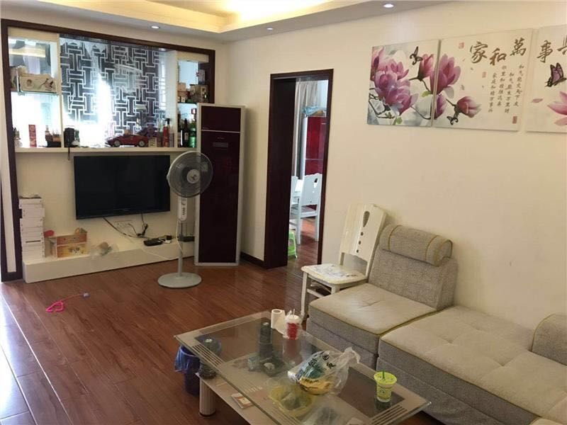 城东四中旁三房，全新装修，步梯好楼层