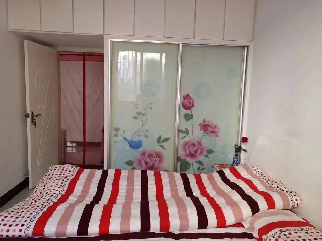 沃尔玛附近华泰家园一室一厅出租，地理位置好，停车方便可种花种菜