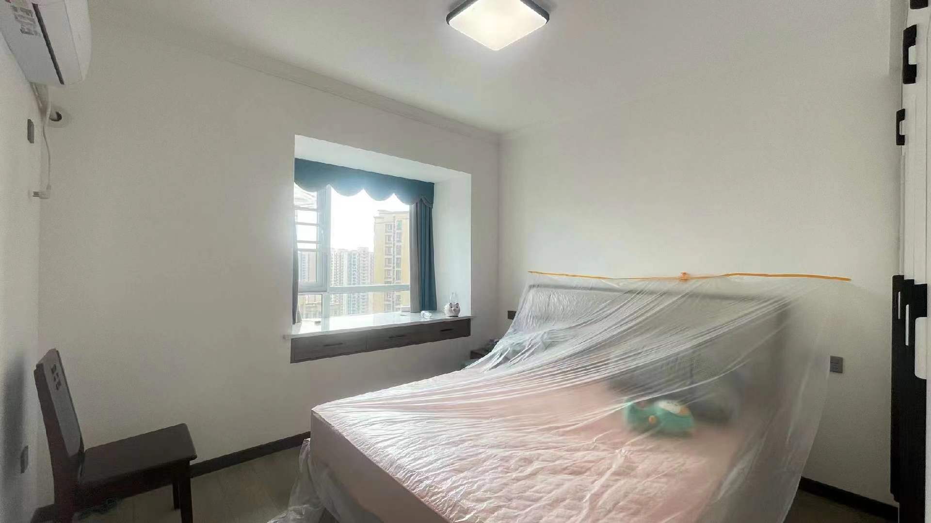 森林国际.精装四房.房子成色新.户型好.看房方便.证件满二