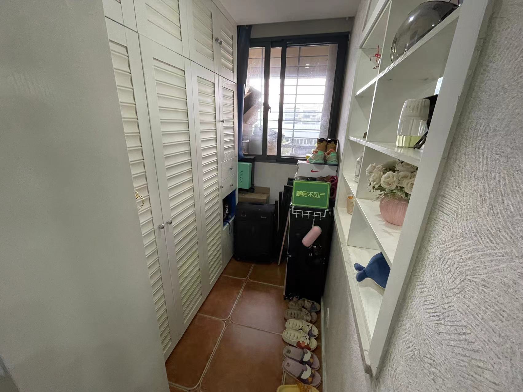 御台公馆证件在手装修很新三房两卫老证可以贷款品质小区