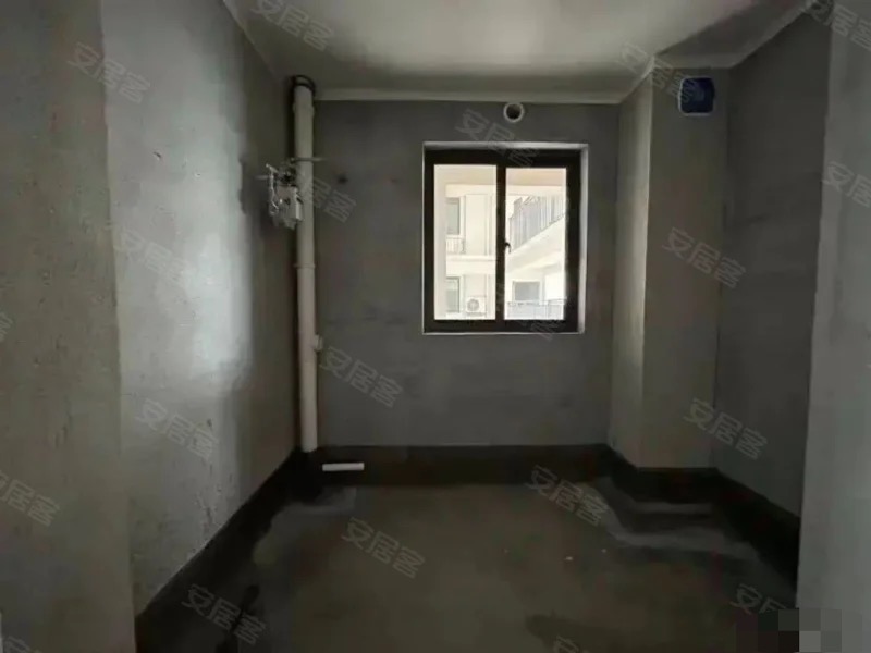 捡漏，吾悦广场，现房，带一个车位，三房，中高楼层，诚心出售