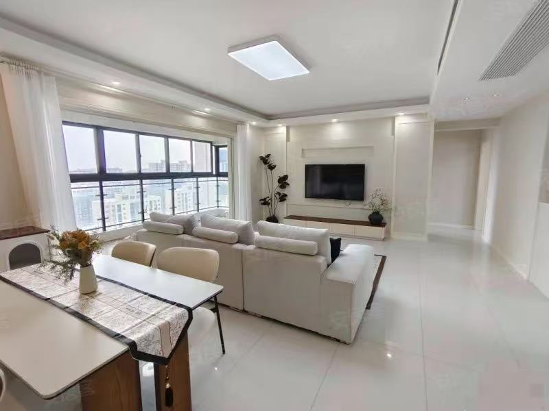 城南，福星城，精装三房两卫，装修奶油风，​单价4900千，中高层，证满二